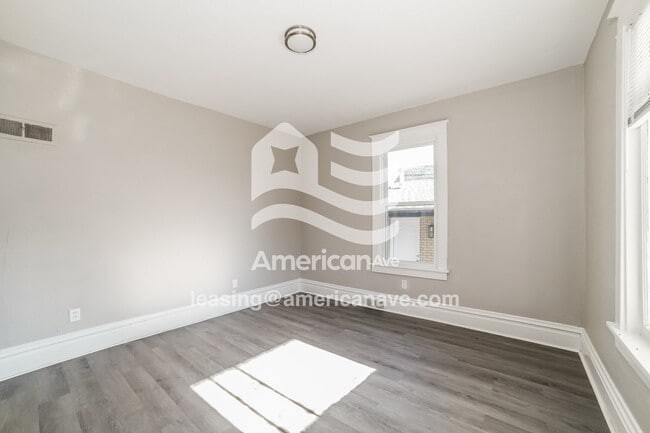 Photo - 1925 W Laura Ave