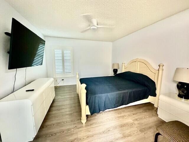 Photo - 18730 Stewart Cir