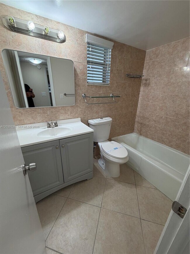Photo - 220 SW 9th Ave Unit 402