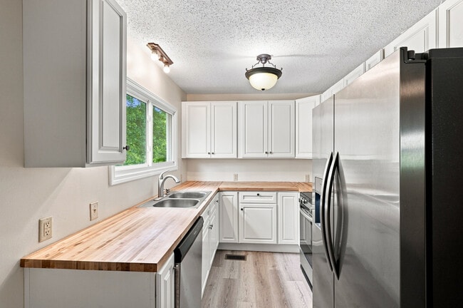 Photo - 108 Langford Ln