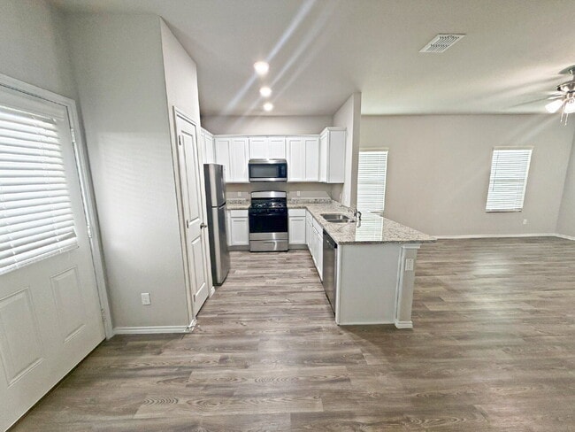 Photo - 254 Marigold Pl