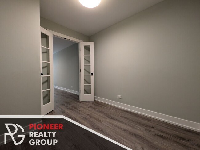 445 W Barry Ave Unit 405