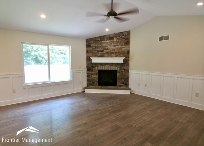 Photo - Large Home In A Quiet Neighborhood Off Of Scenic Drive