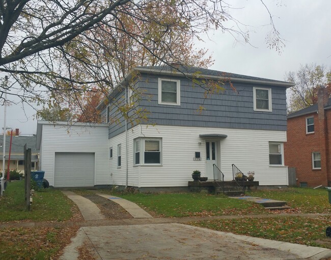 Building Photo - 110 S Oak St Rental