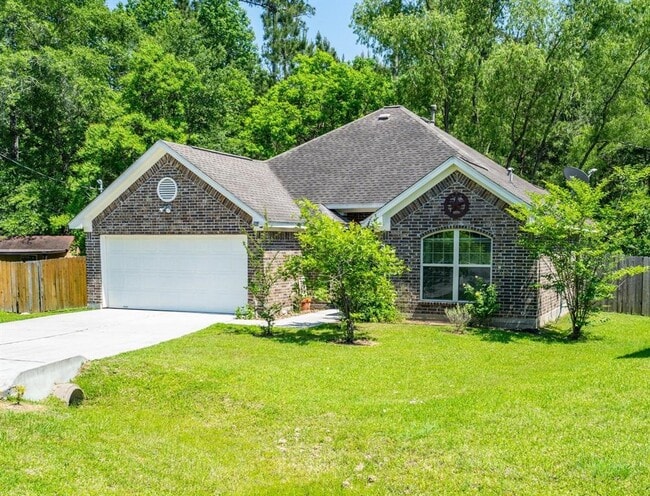 Photo - 203 Maple Ln House