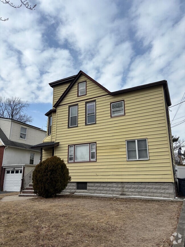 Building Photo - 45 E Broad St Unit 2 Rental