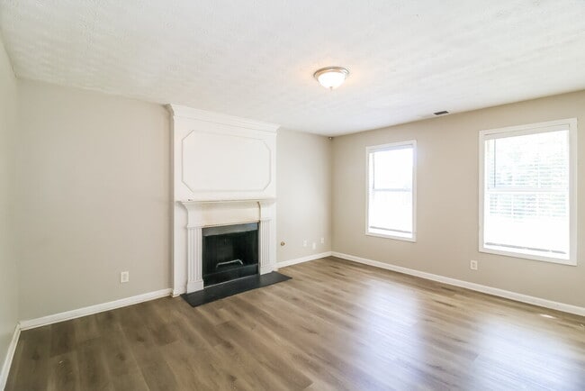 Photo - 2141 Silva Ct