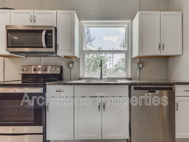 Photo - 2006 NW 26th St Unidad 1/2 B