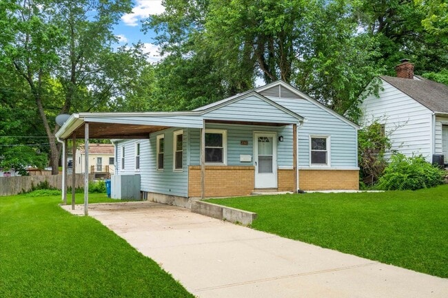 Building Photo - 2301 W 73rd St