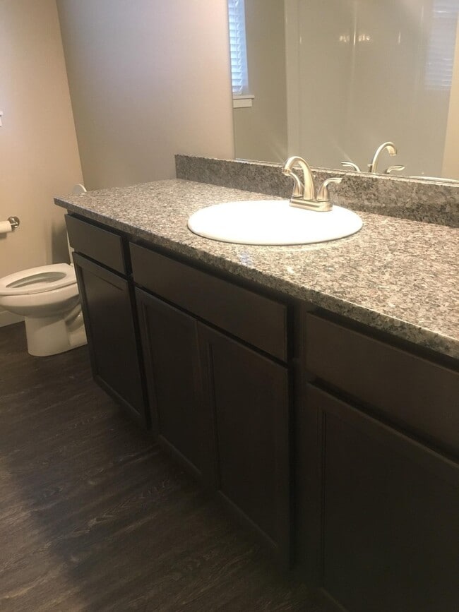 Photo - 717 E Street Unidad 101