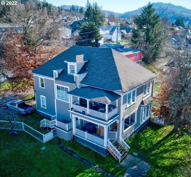 Building Photo - 957 SE Stephens St Unit 957 SE Stephens St #2