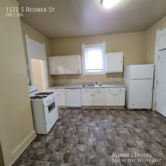 Photo - Southwest 5BR/2BA Home w/2-Car Garage!