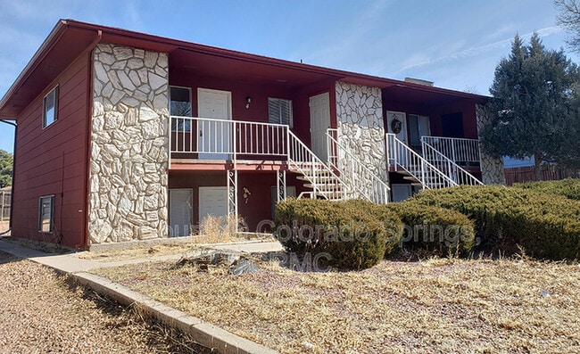 Building Photo - 1105 Cree Dr Unit 4
