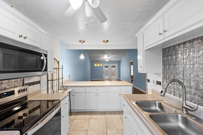 Photo - 210 New Haven Ln SW
