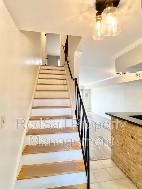 Photo - 487 Bridge St