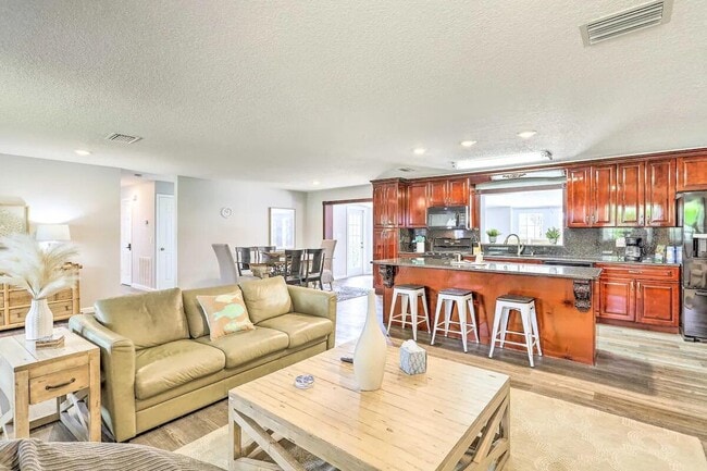 Photo - 1293 Fiddler Ave