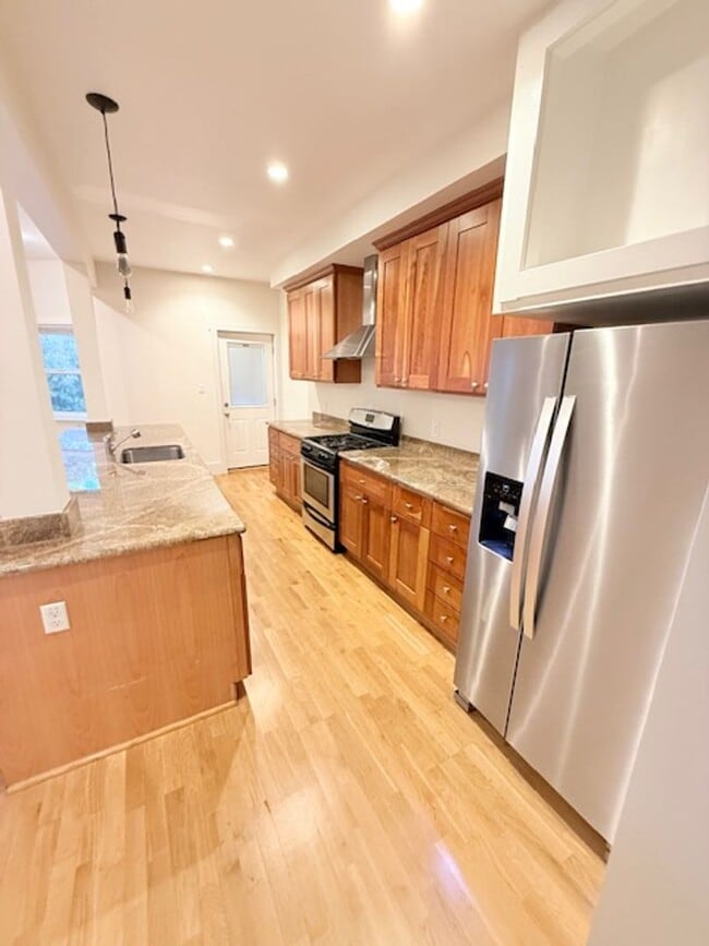 Building Photo - 166 Carl St Unit 166B Rental