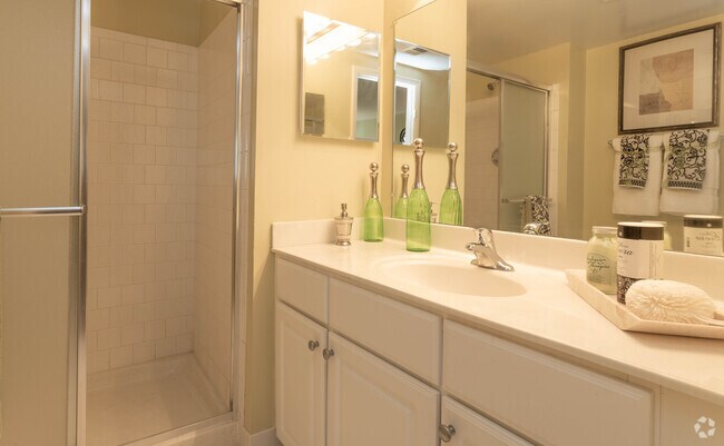2BR, 2BA - 1259 SF