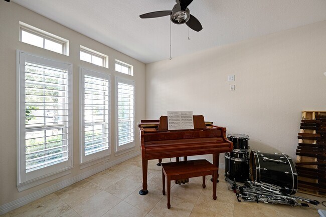 Photo - 4627 Miramar Dr