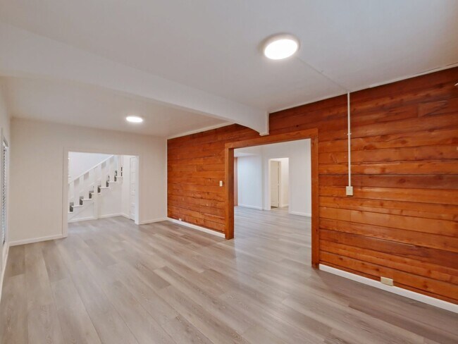 Photo - 5 Bed Rental in Convenient Location!