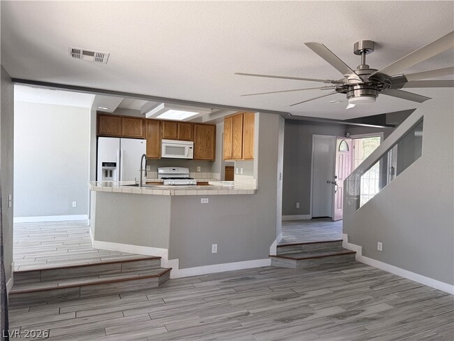 Photo - 977 Plantain Lily Ave