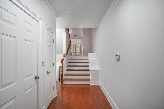 Photo - 3405 Regent Pl SW