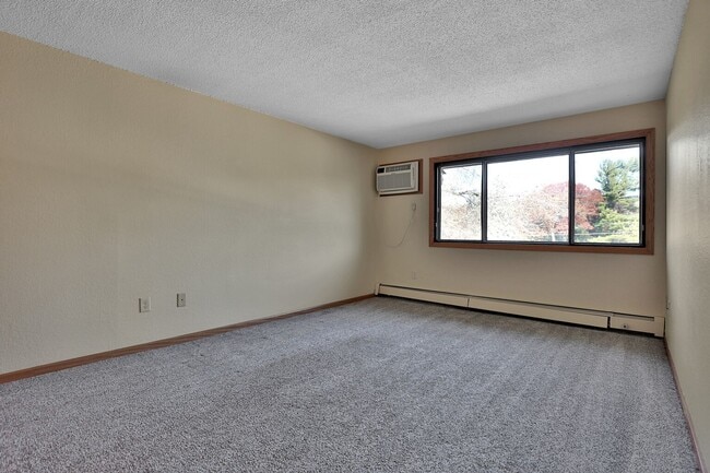 Photo - 6001-6023 E Viking Blvd
