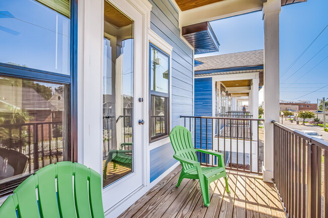 Photo - 580 N De Villiers St