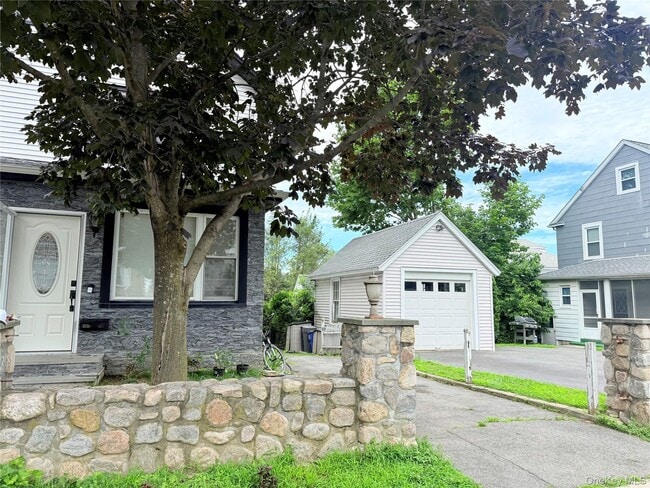 815 Carpenter Pl