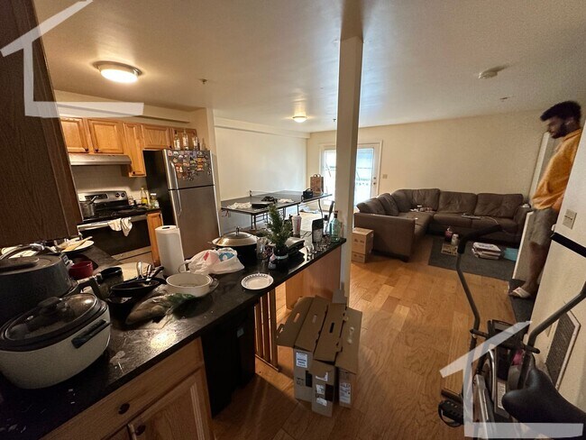 Photo - Amazing, brand new renovation 4 Bed 4.5 Ba...