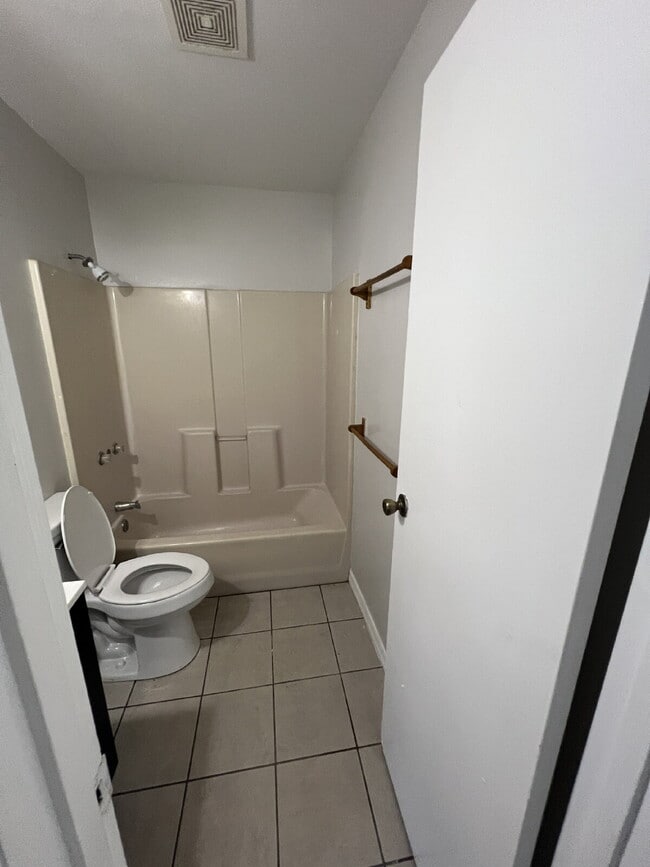Photo - Charming 2BR/1BA in Quiet Alva – Fresh Pai...