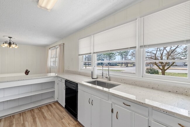 Photo - 8009 Whitesburg Dr