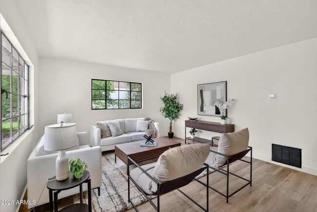 Photo - 1324 E Hall St