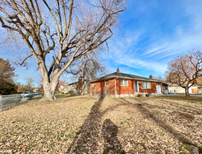 Photo - 1518 W Howe St