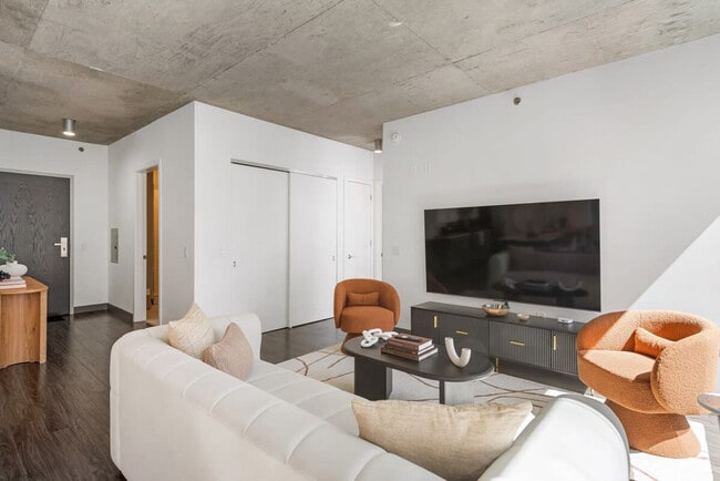 Photo - 215 W Lake St Unidad SI ID1029643P