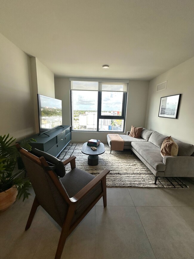 Building Photo - 370 NW 33rd St