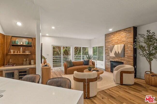 1160 Granville Ave Unit 104