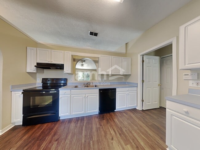 Photo - 1625 Hudderfield Cir E
