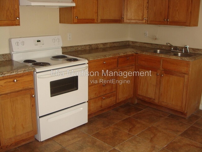 Photo - 1 Oak Forest Ln Unit B