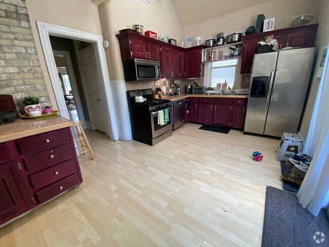 Building Photo - 1529 N Cass St Unit 1531 Cass Upper Rental