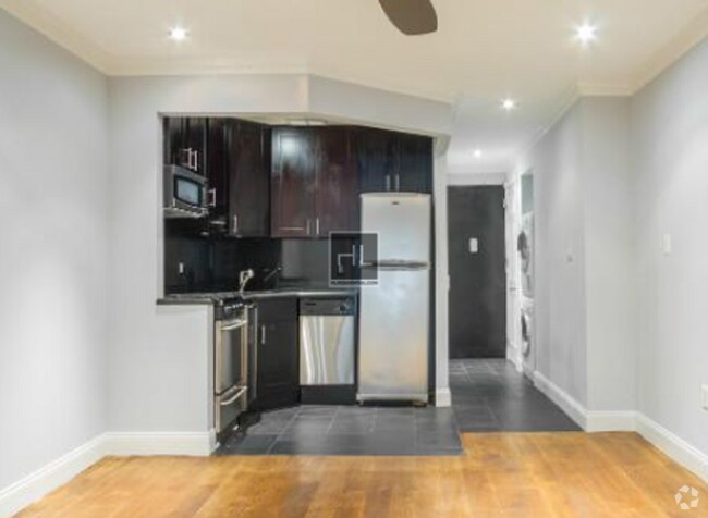 Building Photo - AMAZING 1 BR APARTMENT! WON’T LAST!! NO BR... Unit 3B