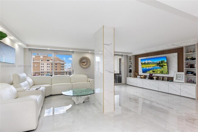 Building Photo - 1880 S Ocean Dr Unit PH1