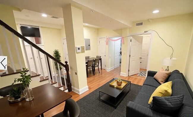 Building Photo - 1203 Beacon St Unit 1