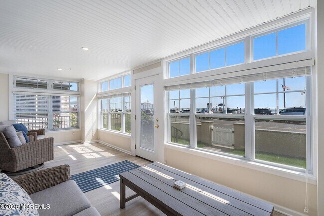 305 Ocean Ave N