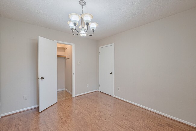 Photo - 6907 Yardley Dr