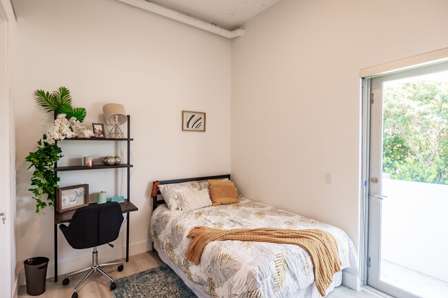Habitación privada, balcón y baño en suite