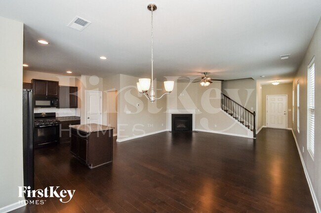 Photo - 584 Dasheill Ln