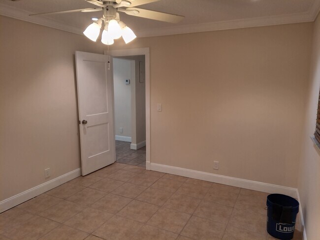 Photo - 1900 SW 23rd St Unit 1900