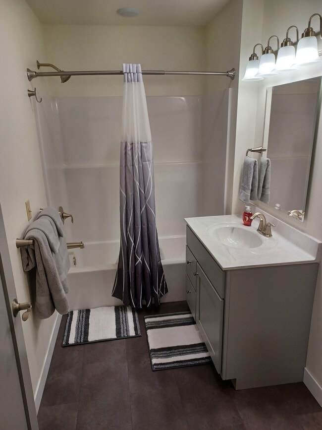 Photo - 514 Farnam St Unit Utilities Included!!