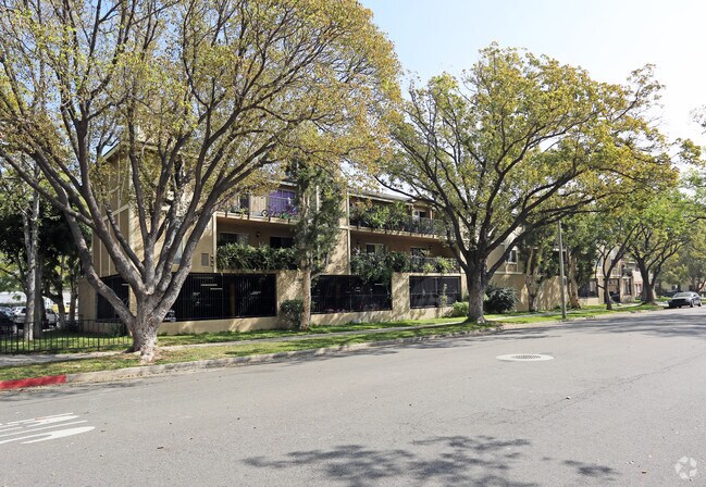 Wellington Court Apartments - Wellington Court Apartments